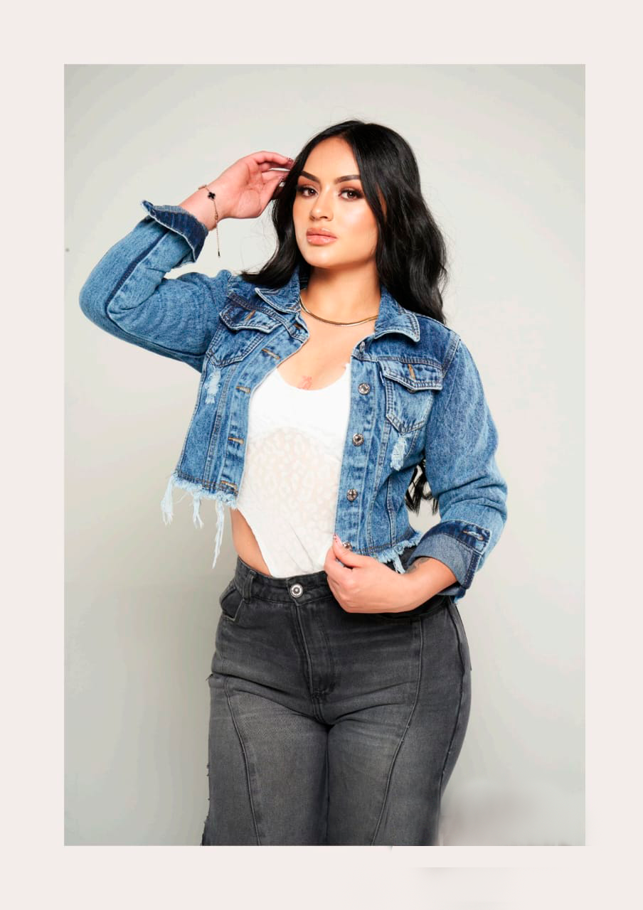 Chaqueta de Jeans Clásica con Desflecado