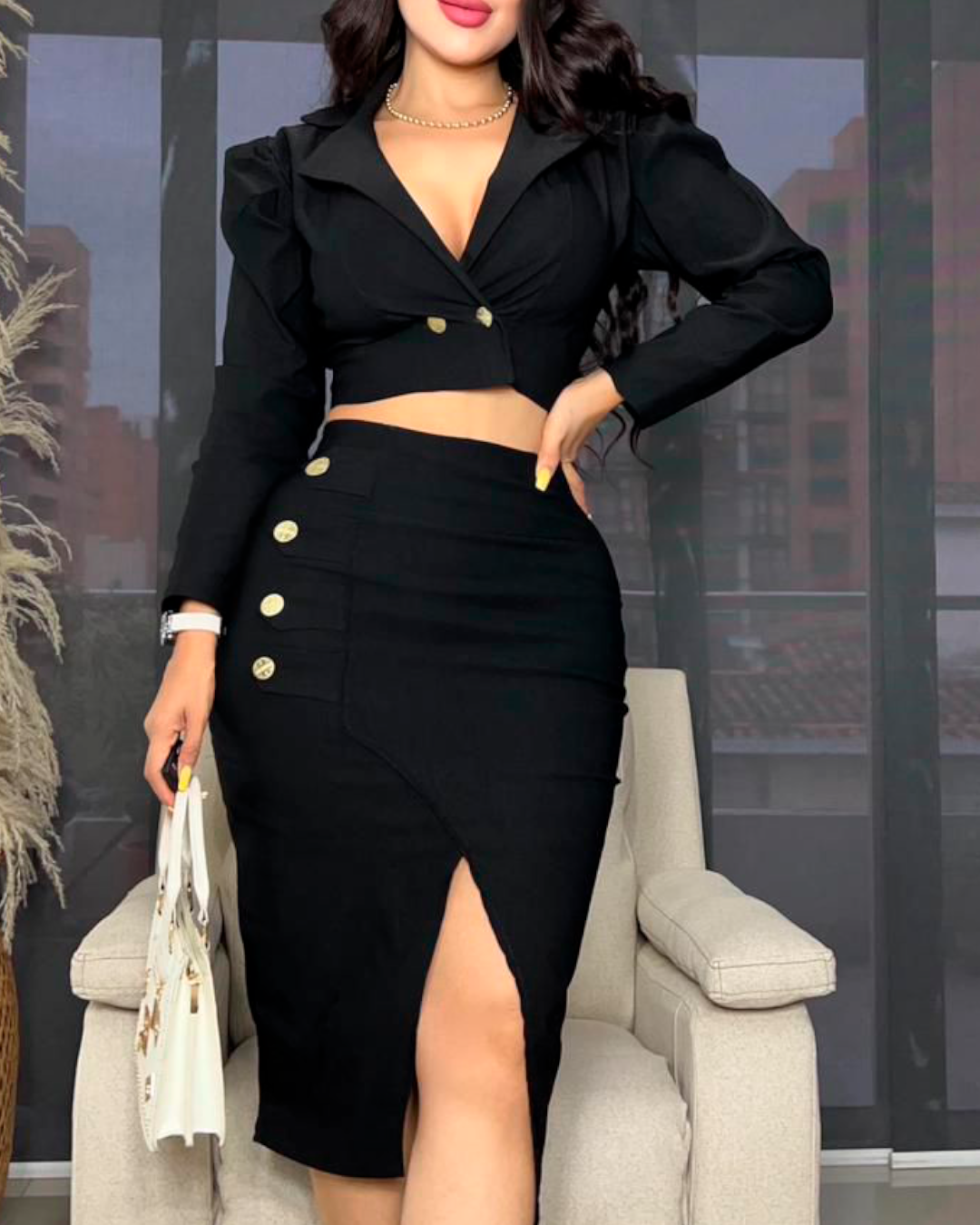 Conjunto Elegante Crop y Falda Midi con Abertura
