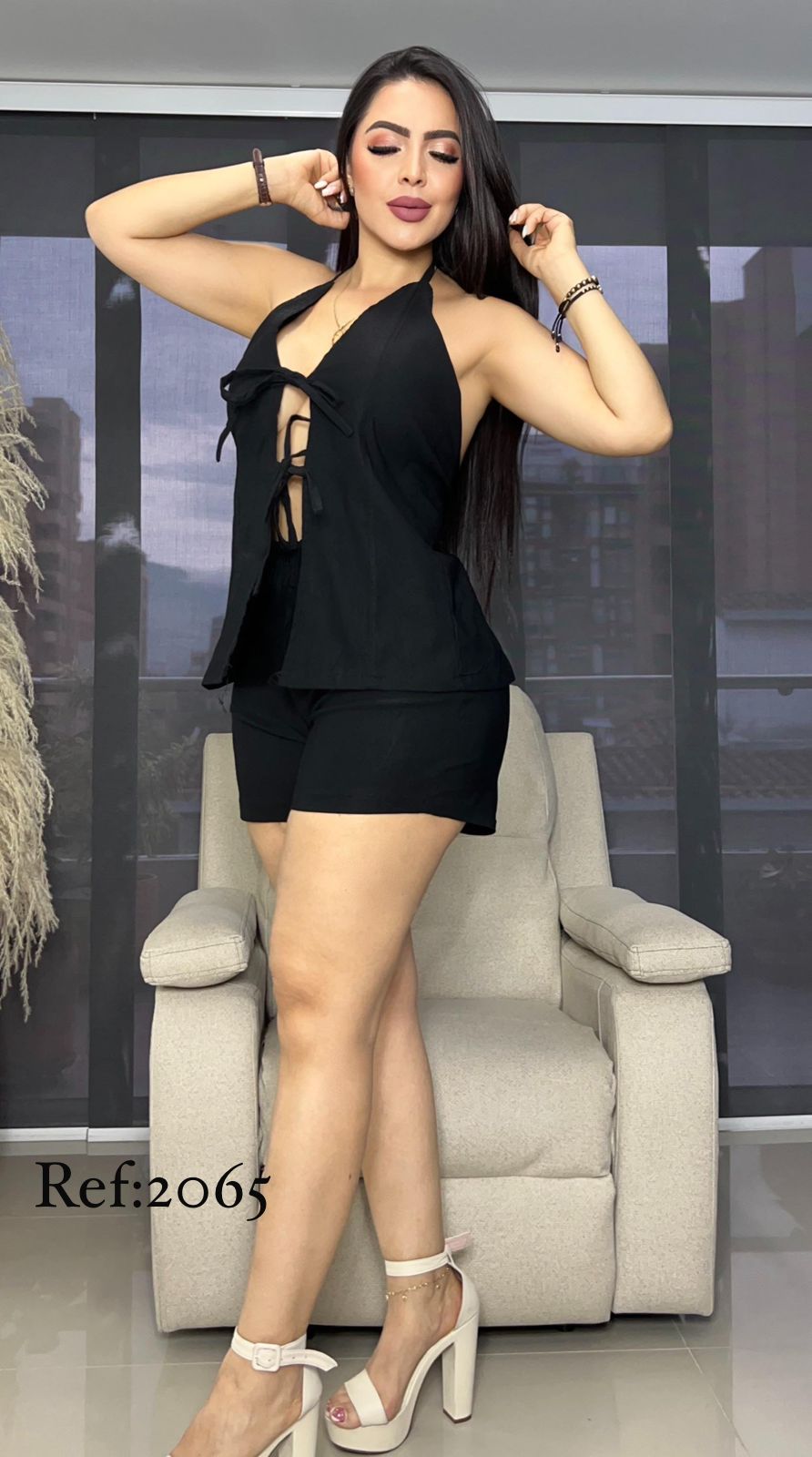 Conjunto de blusa halter con lazos frontales y short
