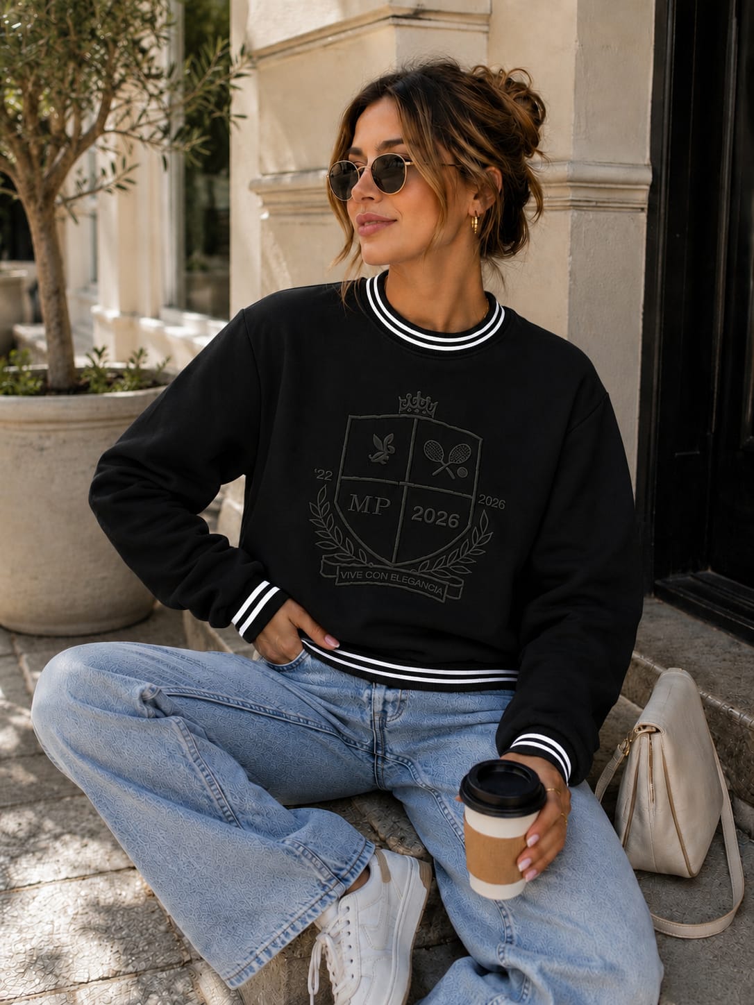 Buso Mujer Cuello Redondo Escudo Bordado Estilo Universitario