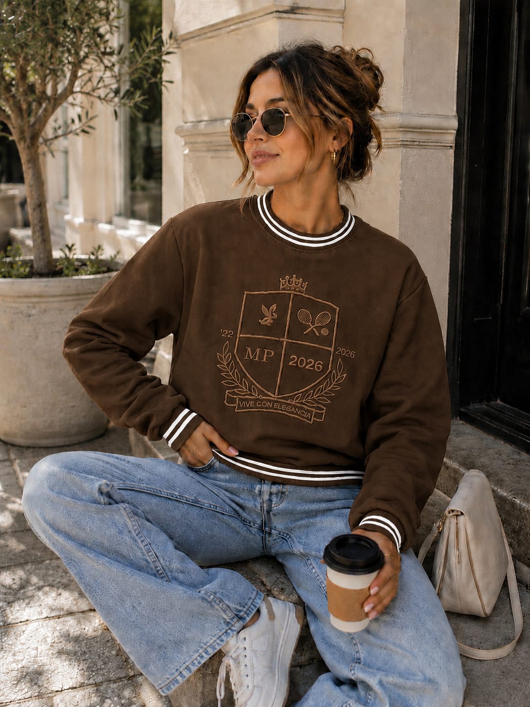 Buso Mujer Cuello Redondo Escudo Bordado Estilo Universitario