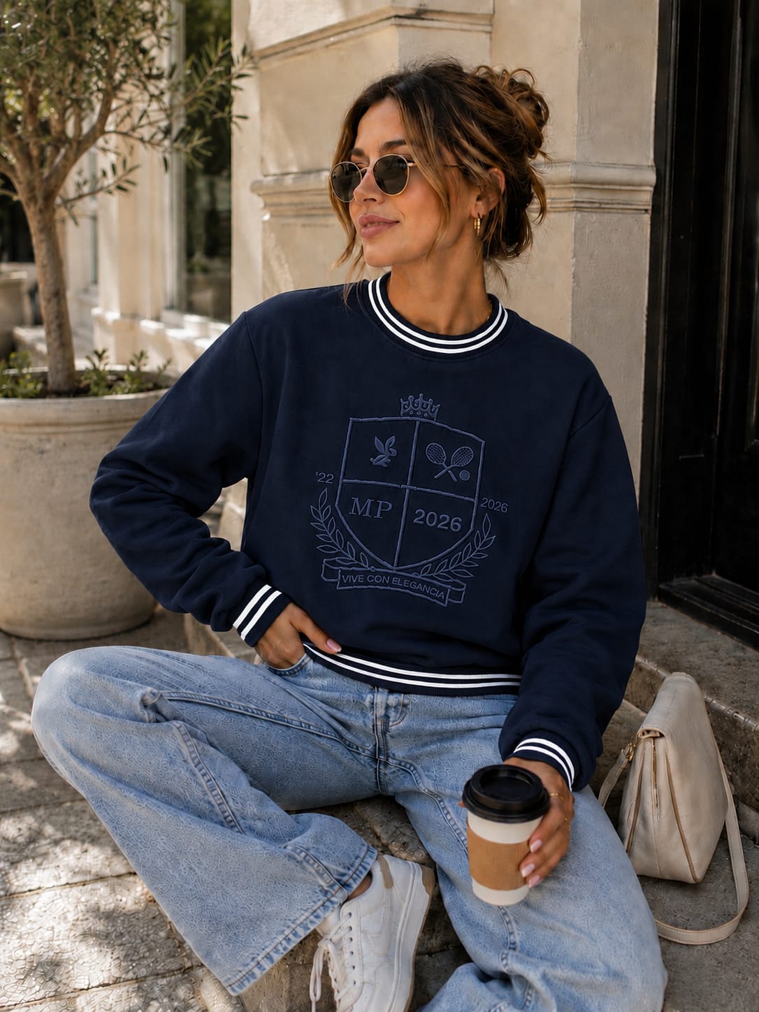 Buso Mujer Cuello Redondo Escudo Bordado Estilo Universitario